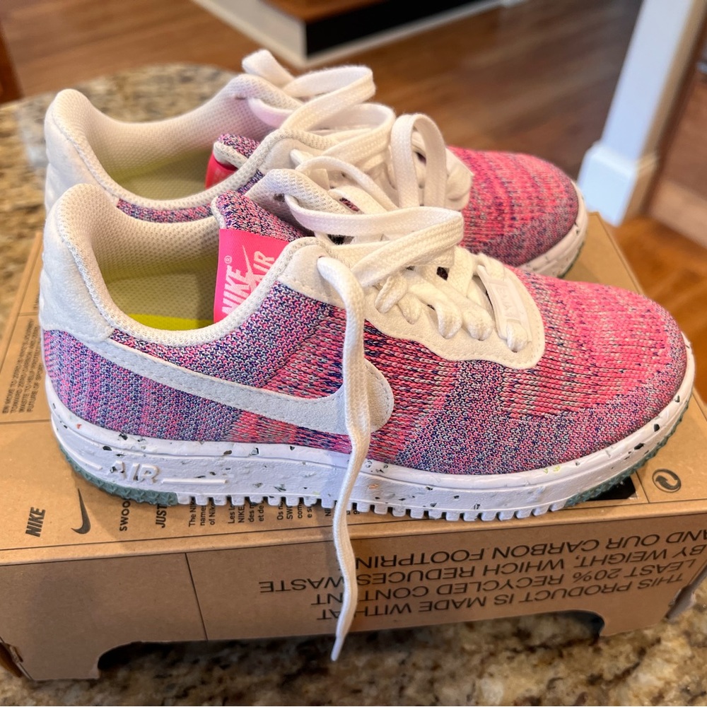 New in box: Women’s s5 Nike Women's Air Force 1 Crater Flyknit Fuchsia/Wht-Pink